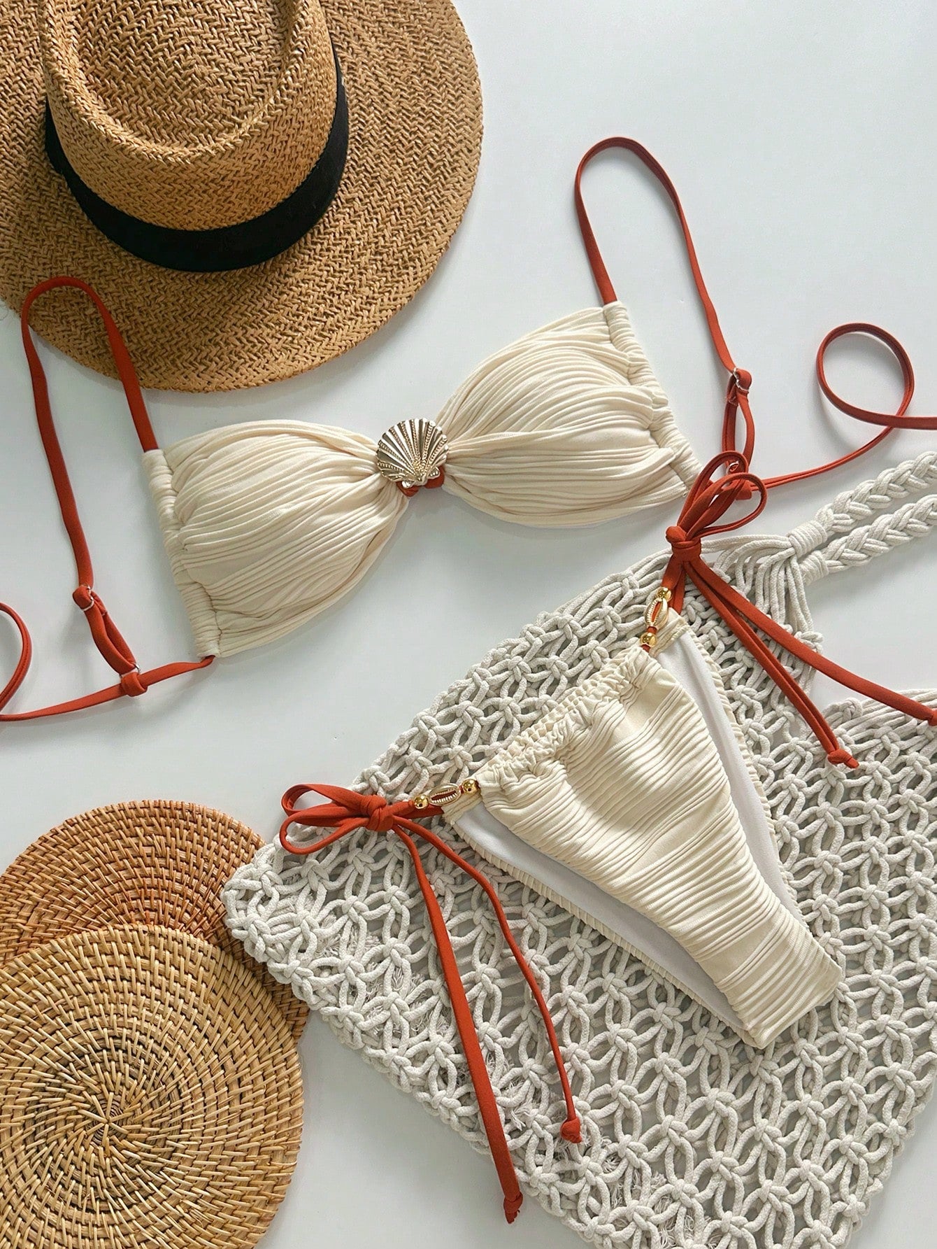 Adjustable shoulder strap swimsuit for women